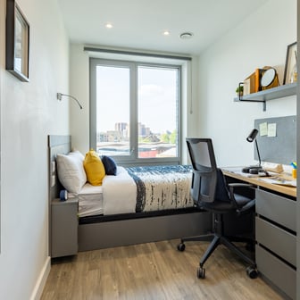 Gold En Suite - Image 1